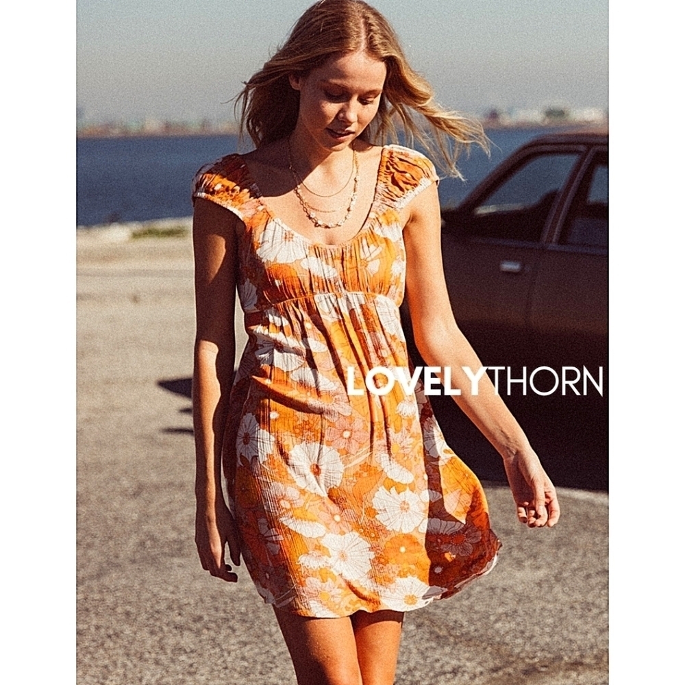 ❤️SOLD❤️ VOLCOM // retro floral on/off the shoulder cap sleeve empire mini dress